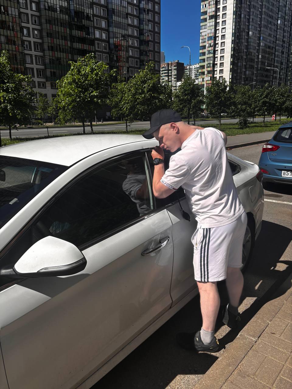 Вскрытие автомобиля без повреждений в Новосаратовке 
